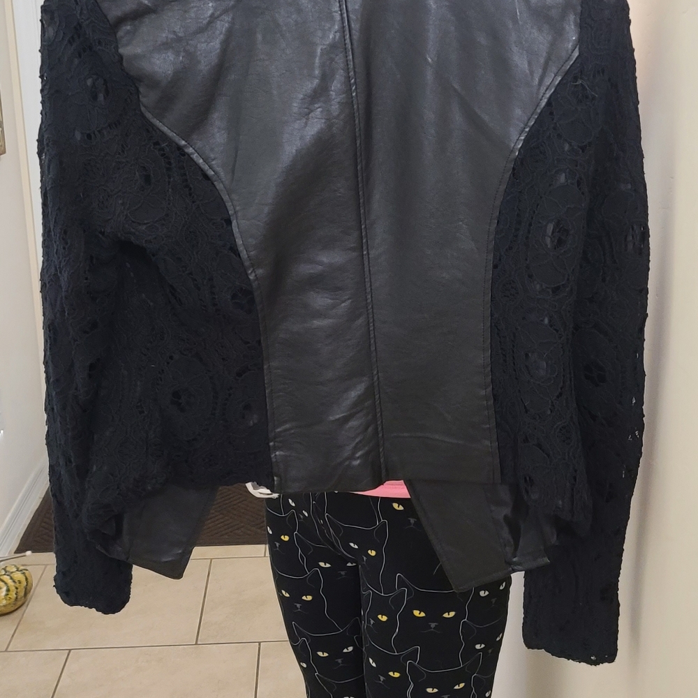 Black jacket - Picture 2 of 3